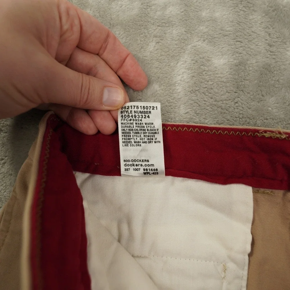 Docker's Iconic Khaki Flat Front Pants Relaxed Straight Fit Men's 36x30 NWT